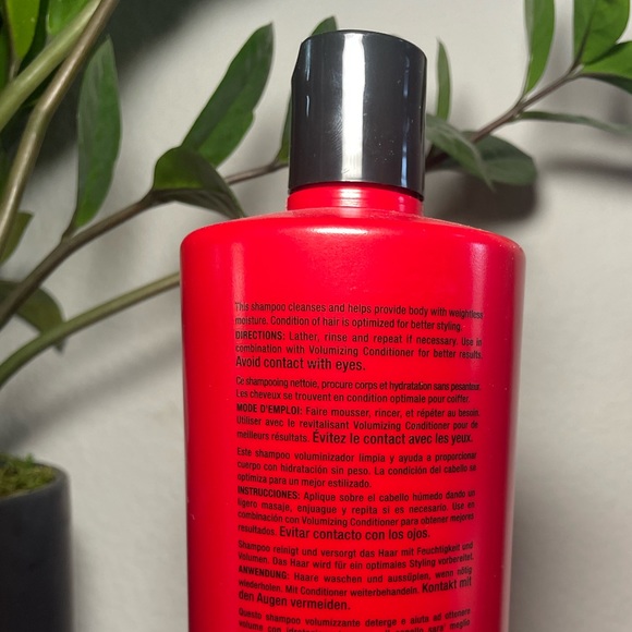 BIG SEXYHAIR
VOLUMIZING SHAMPOO - Picture 2 of 2